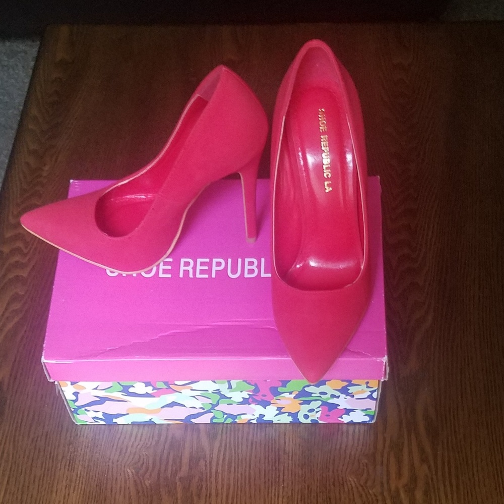 Red Pumps